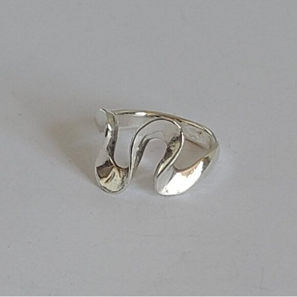 Vintage Abstract Wavy Modern Sterling Silver Statement Ring 8 - Picture 3 of 8